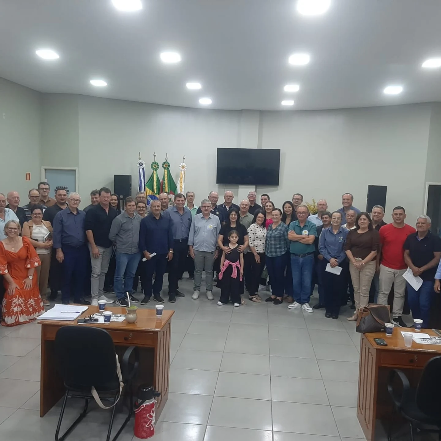 COMISSÃO DE VEREADORES PRÓ TERCEIRA IDADE REÚNE LIDERANÇAS DE 15 MUNICÍPIOS EM CAIBATÉ